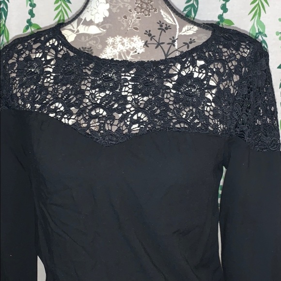 EUC Size XS Old Navy Black Lacy Top D3 - Picture 2 of 3